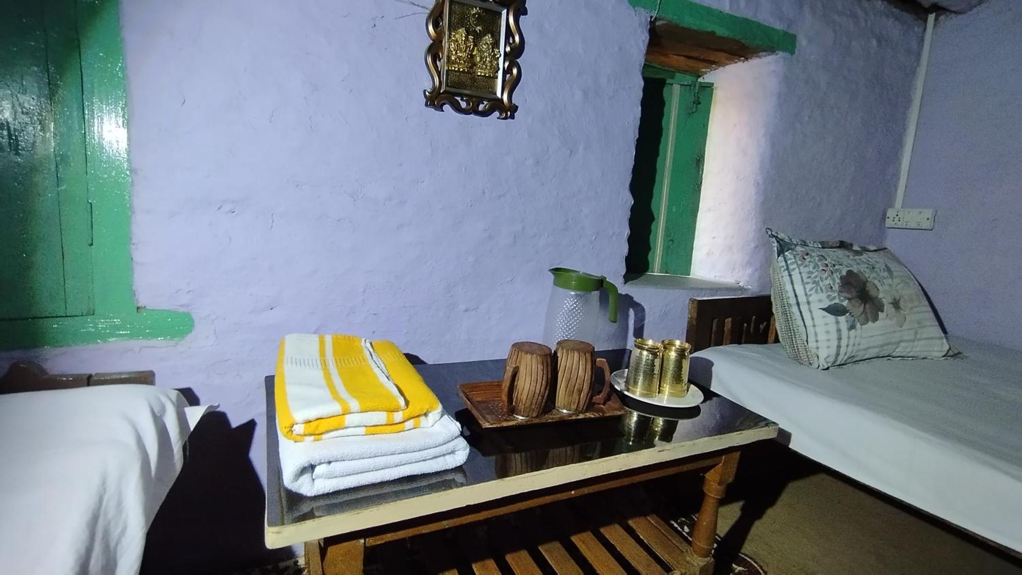 Dwarahat Village Farmstay- Babaji'S Cave Quarto foto